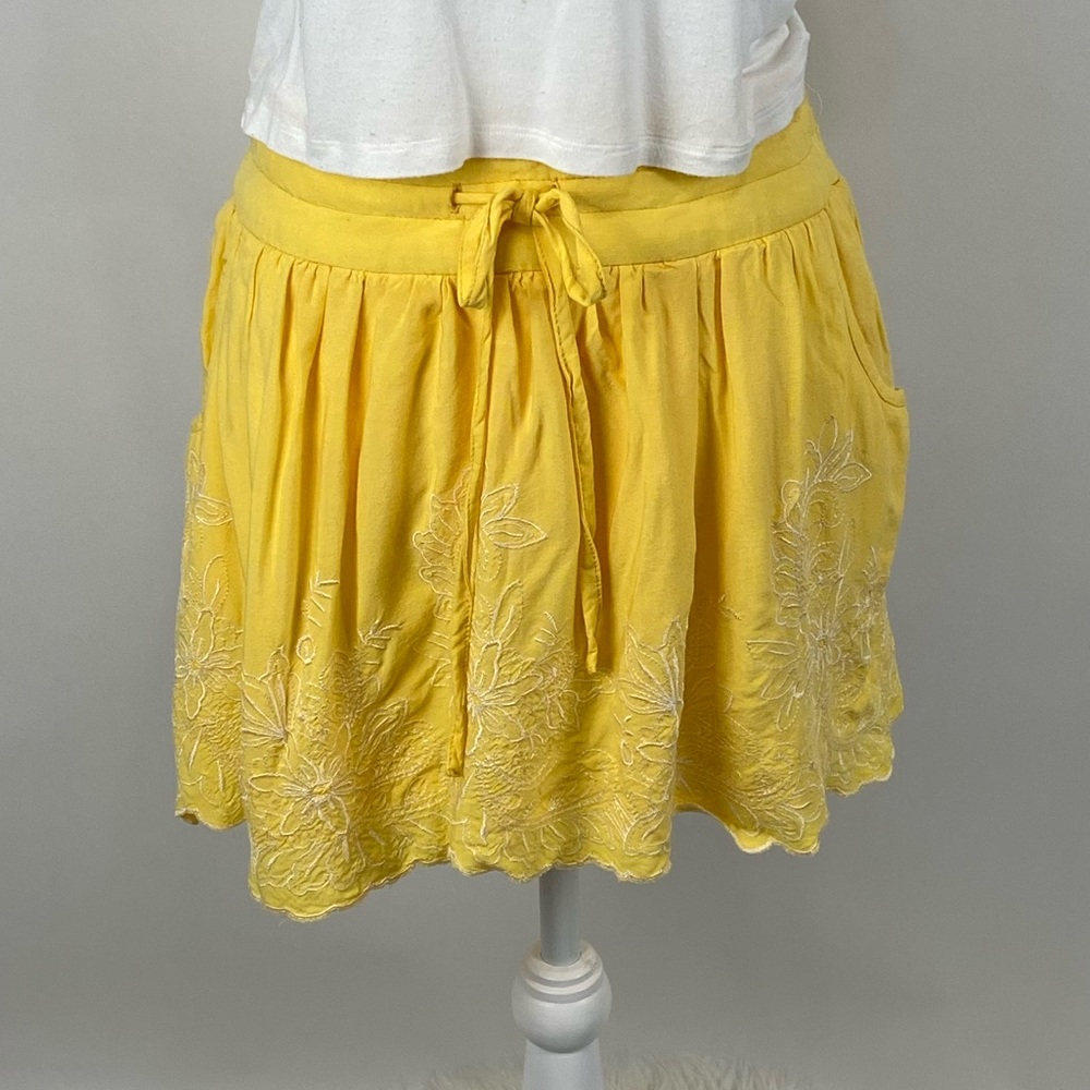 🌿Yellow & Lace Charlotte Russe Skirt